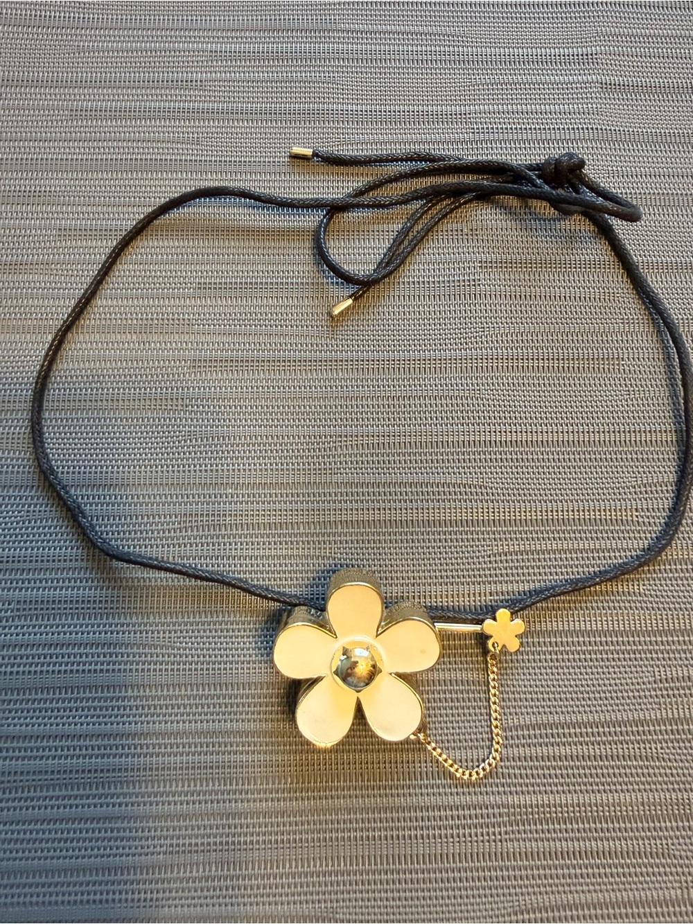 VTG Marc Jacobs Daisy Solid Perfume Enamel Flower Brooch Pendant